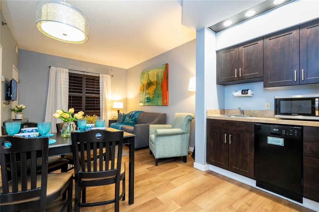 合同活跃: $139,000 (1 贝兹, 1 浴室, 466 平方英尺)