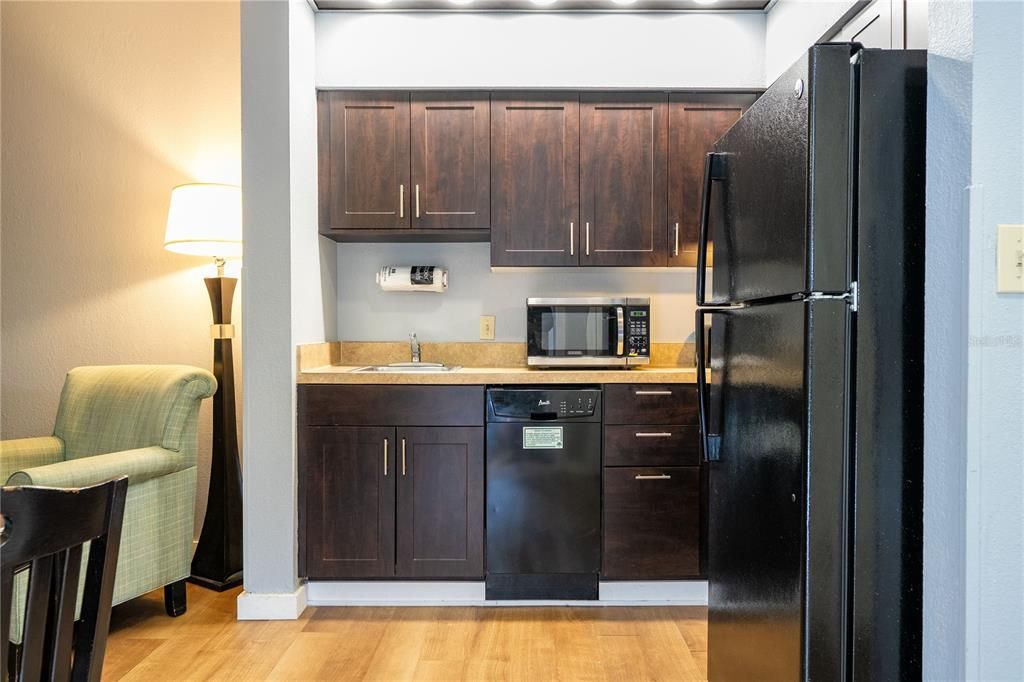 合同活跃: $139,000 (1 贝兹, 1 浴室, 466 平方英尺)