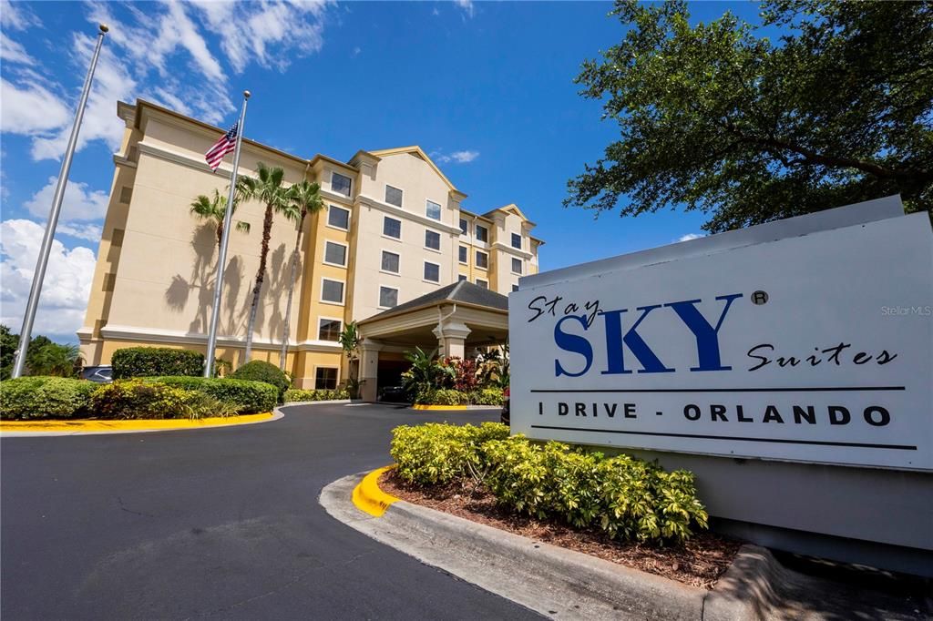 合同活跃: $139,000 (1 贝兹, 1 浴室, 466 平方英尺)