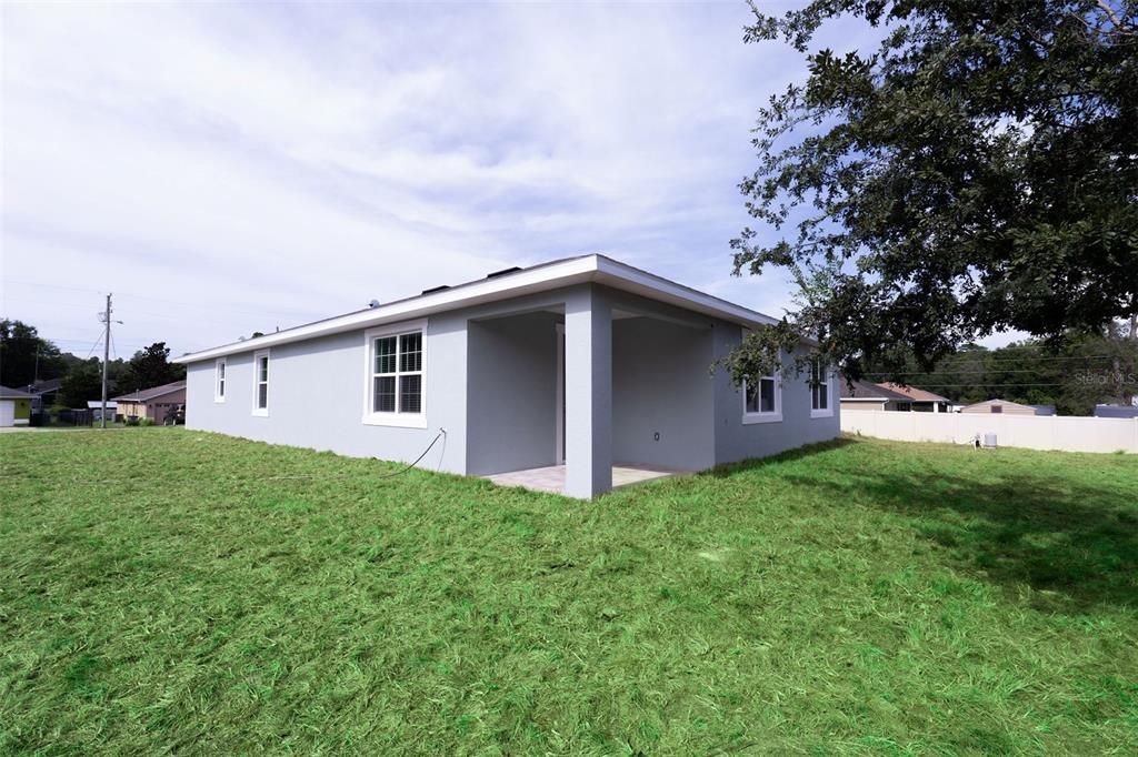 合同活跃: $390,000 (4 贝兹, 3 浴室, 2057 平方英尺)