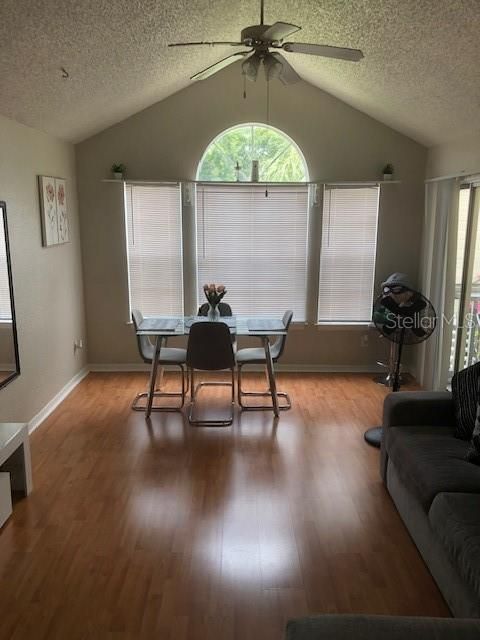 For Sale: $125,000 (1 beds, 1 baths, 627 Square Feet)