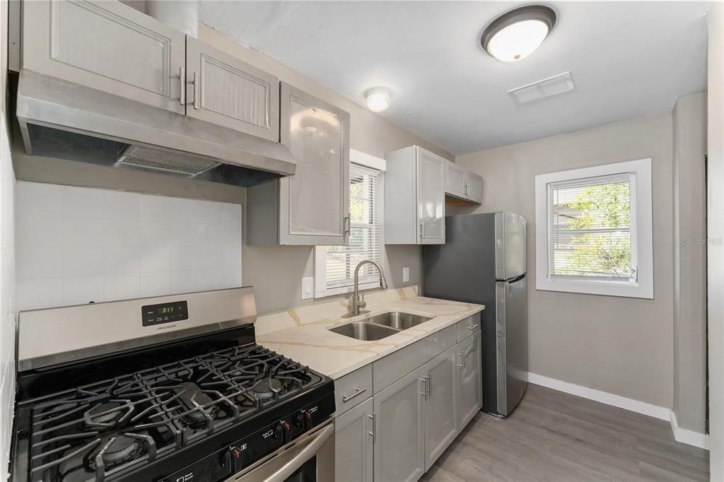 待售: $195,000 (3 贝兹, 1 浴室, 945 平方英尺)