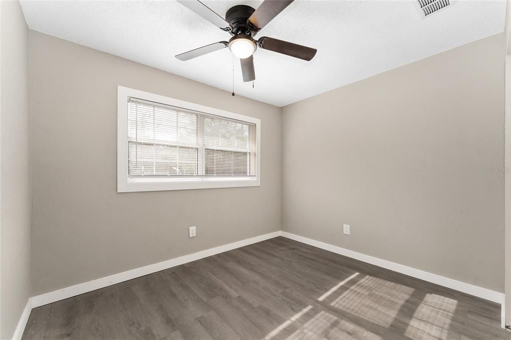 待售: $195,000 (3 贝兹, 1 浴室, 945 平方英尺)