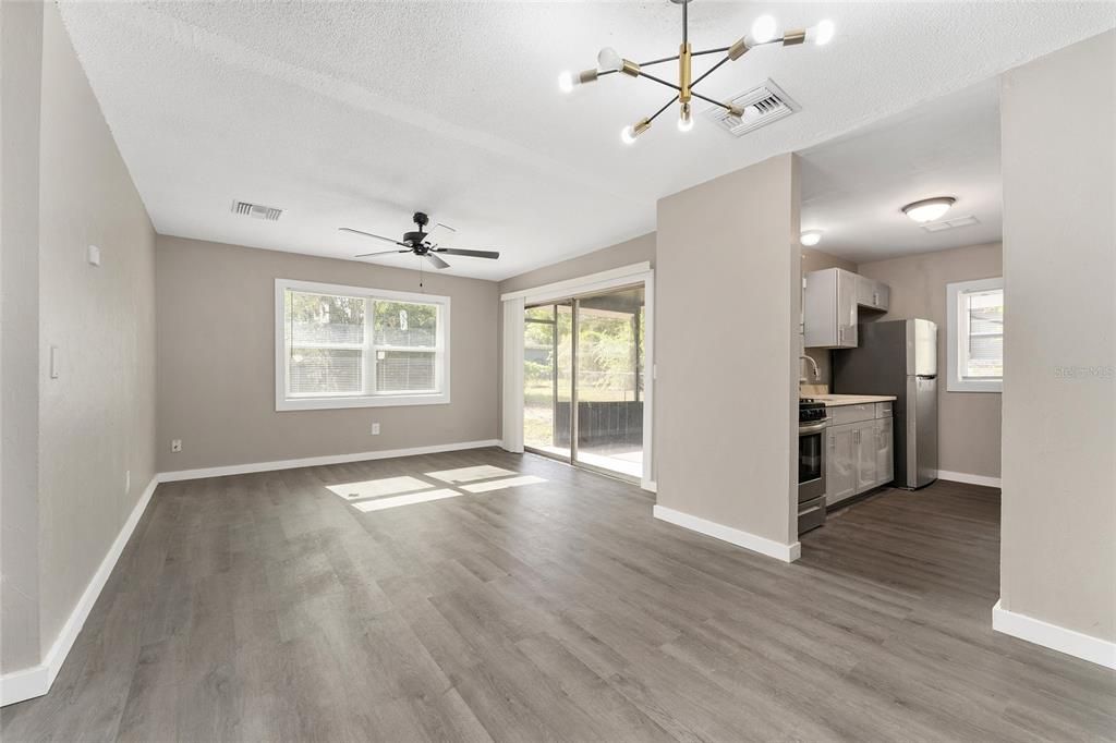 待售: $195,000 (3 贝兹, 1 浴室, 945 平方英尺)