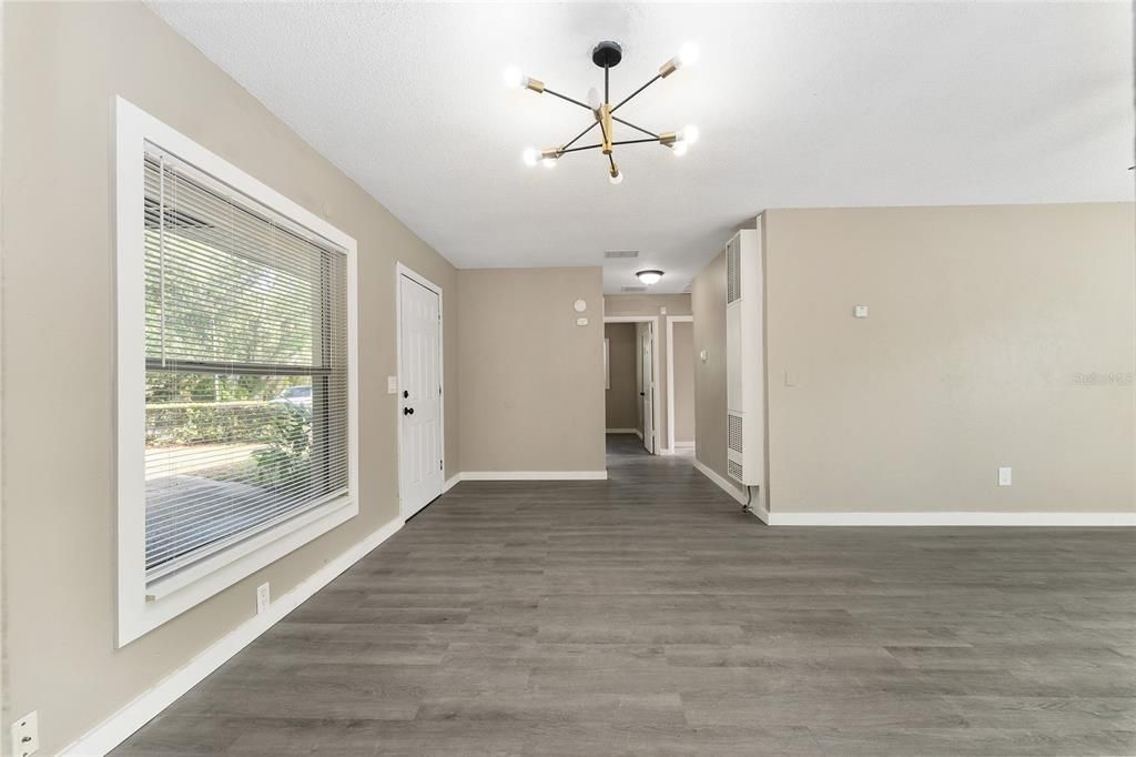 待售: $195,000 (3 贝兹, 1 浴室, 945 平方英尺)