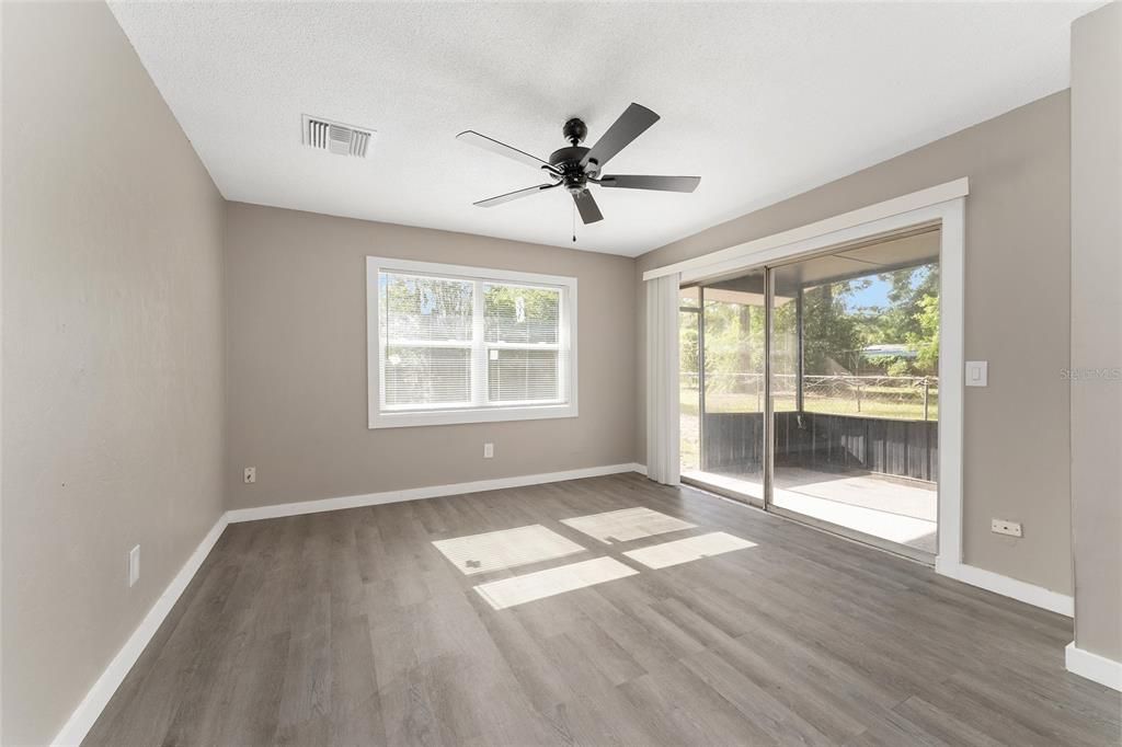 待售: $195,000 (3 贝兹, 1 浴室, 945 平方英尺)