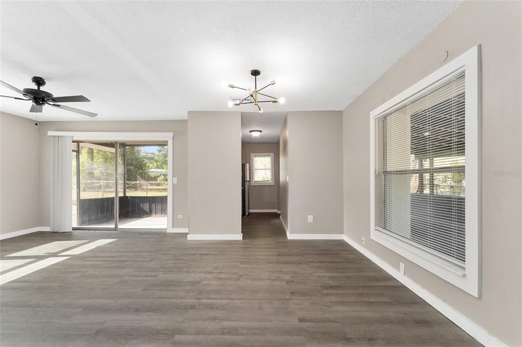 待售: $195,000 (3 贝兹, 1 浴室, 945 平方英尺)