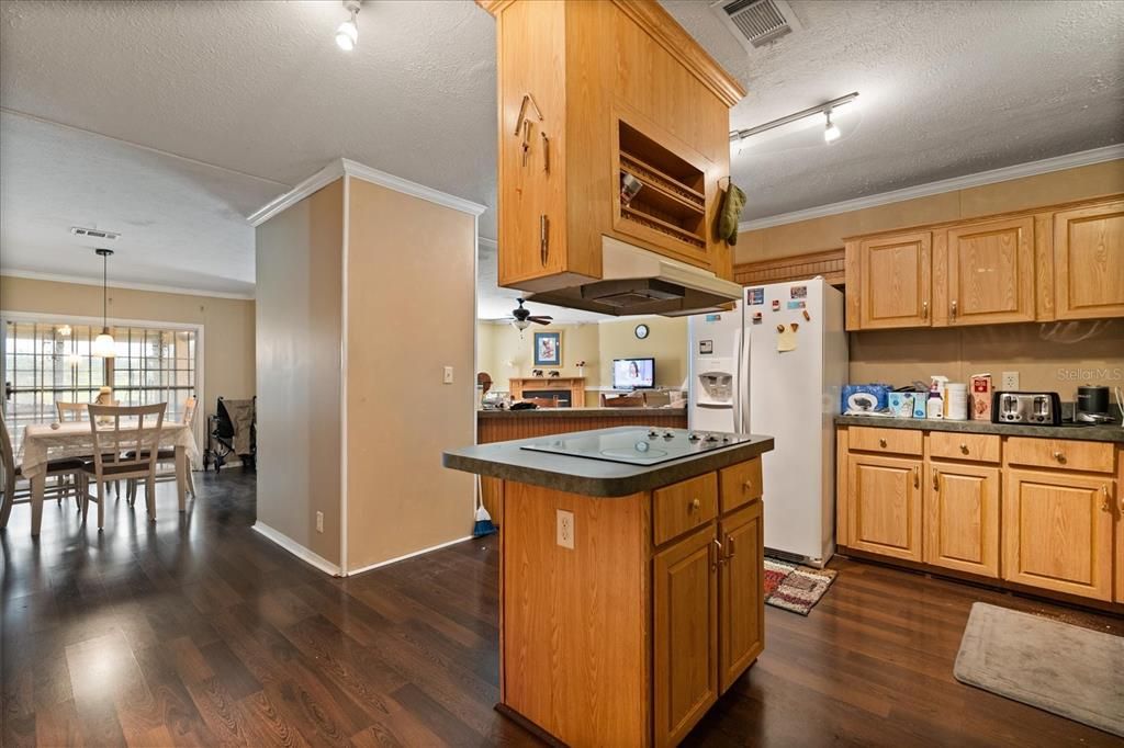 Active With Contract: $475,000 (3 beds, 2 baths, 2005 Square Feet)