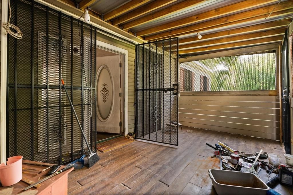 Active With Contract: $475,000 (3 beds, 2 baths, 2005 Square Feet)