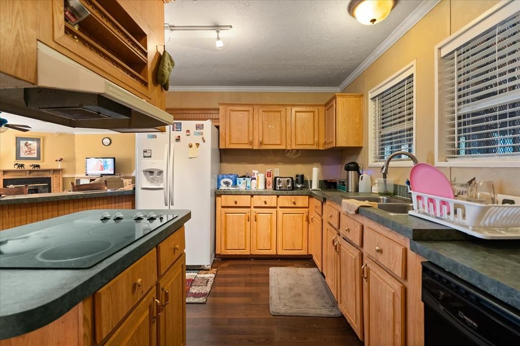 Active With Contract: $475,000 (3 beds, 2 baths, 2005 Square Feet)