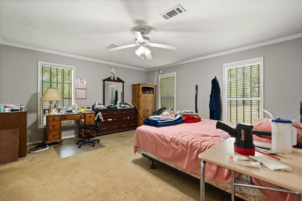 Active With Contract: $475,000 (3 beds, 2 baths, 2005 Square Feet)