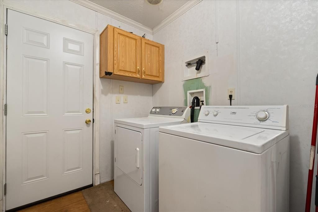 Active With Contract: $475,000 (3 beds, 2 baths, 2005 Square Feet)