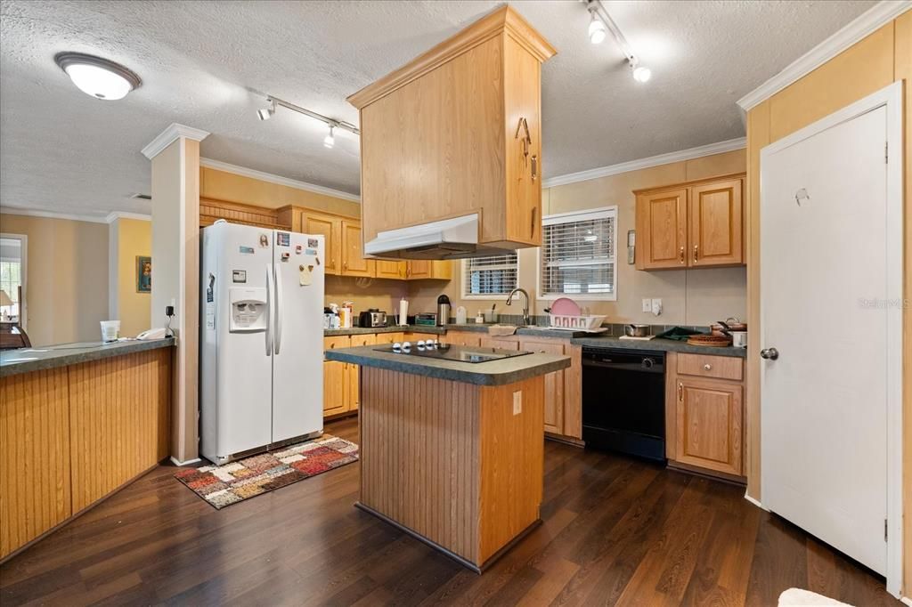 Active With Contract: $475,000 (3 beds, 2 baths, 2005 Square Feet)