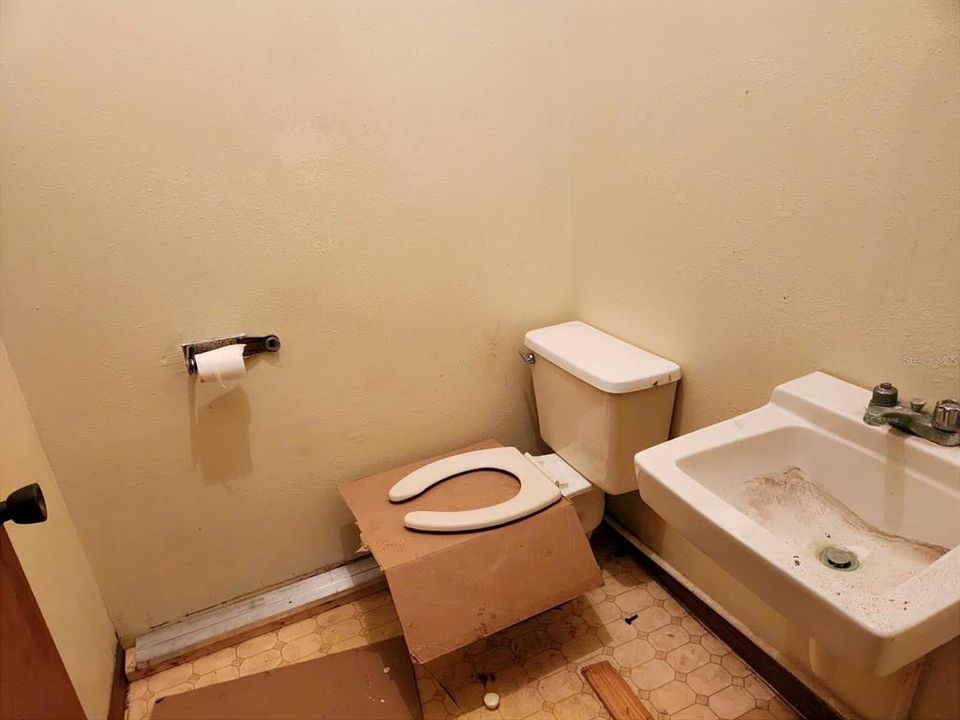 待售: $299,999 (0 贝兹, 0 浴室, 3400 平方英尺)