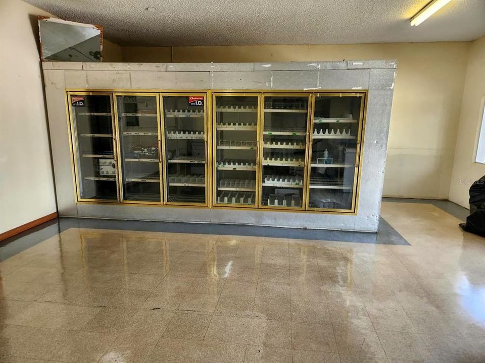 待售: $299,999 (0 贝兹, 0 浴室, 3400 平方英尺)