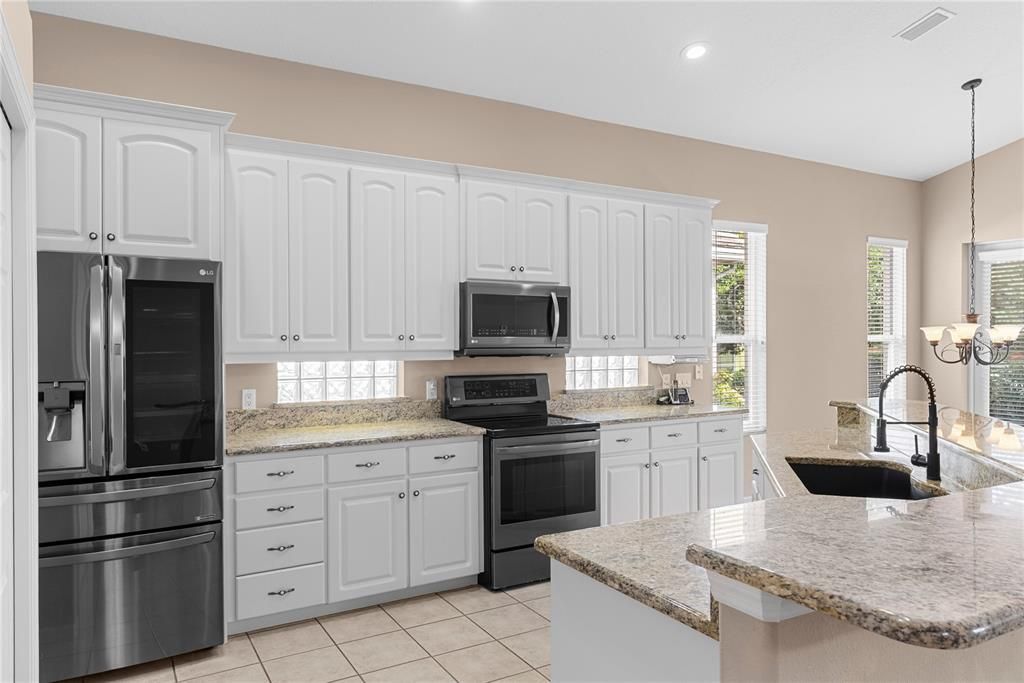 For Sale: $630,000 (3 beds, 2 baths, 2472 Square Feet)