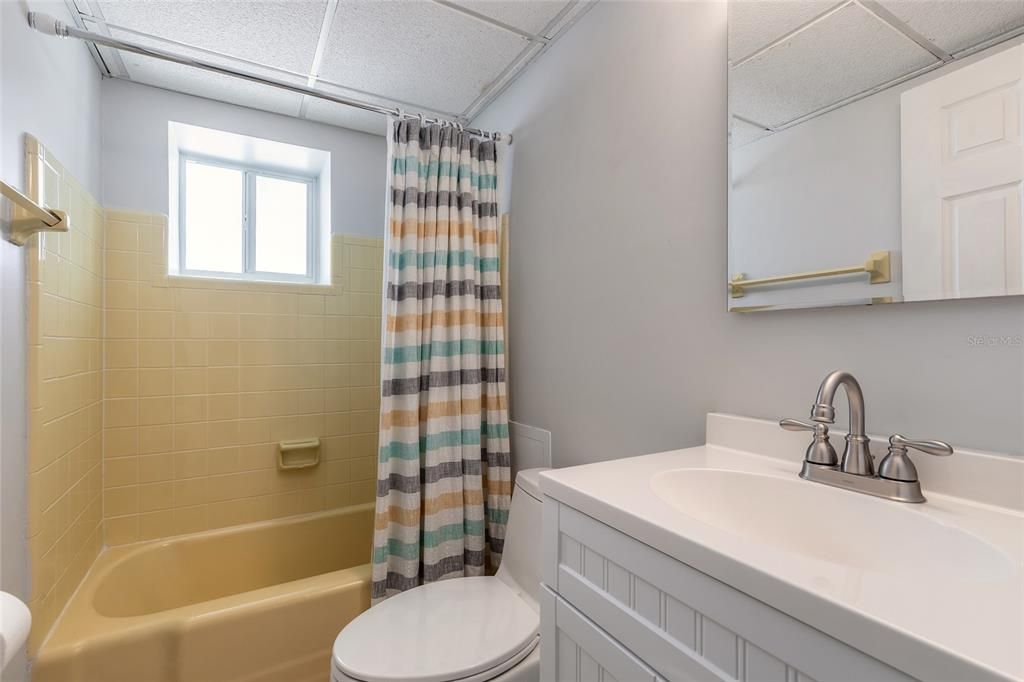 For Sale: $209,000 (2 beds, 2 baths, 929 Square Feet)