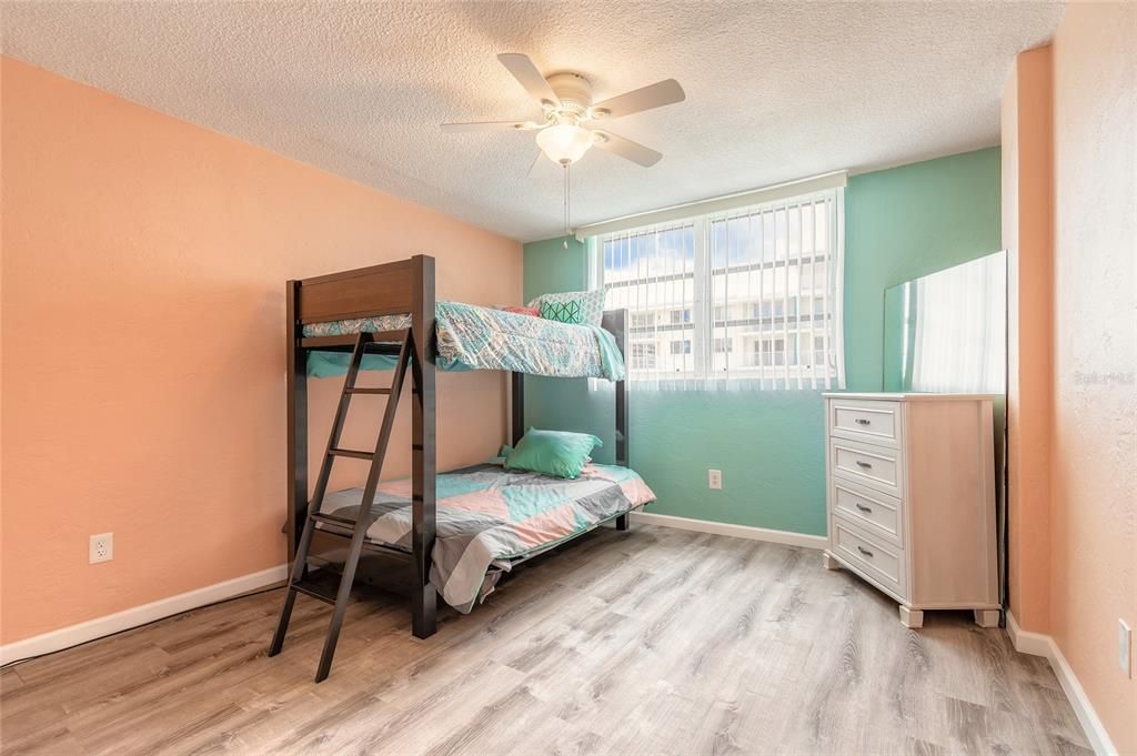 For Sale: $209,000 (2 beds, 2 baths, 929 Square Feet)