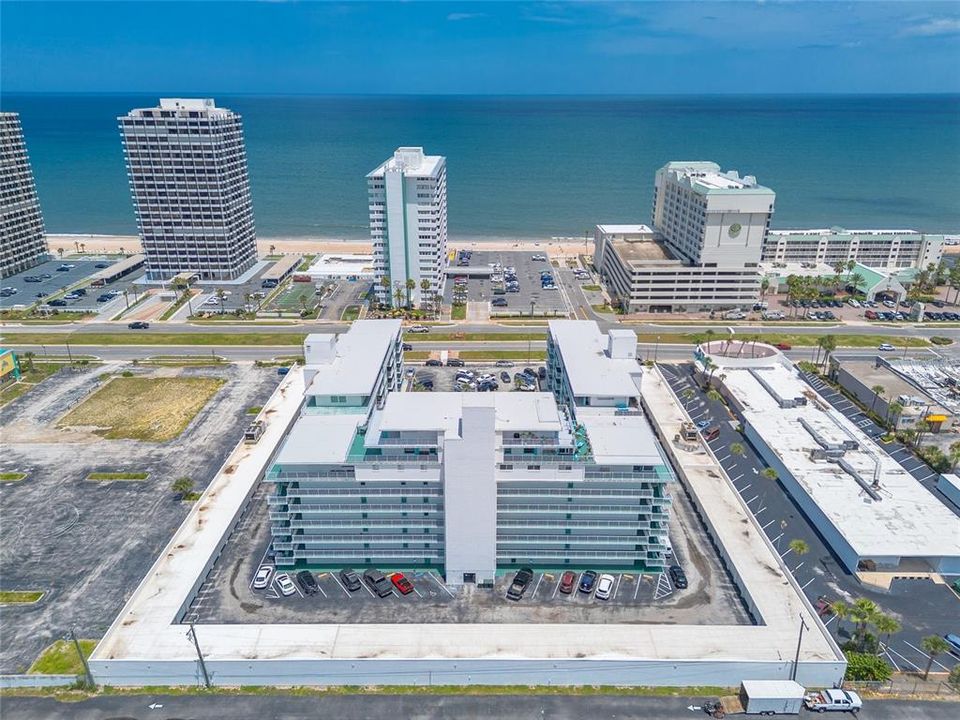 For Sale: $209,000 (2 beds, 2 baths, 929 Square Feet)