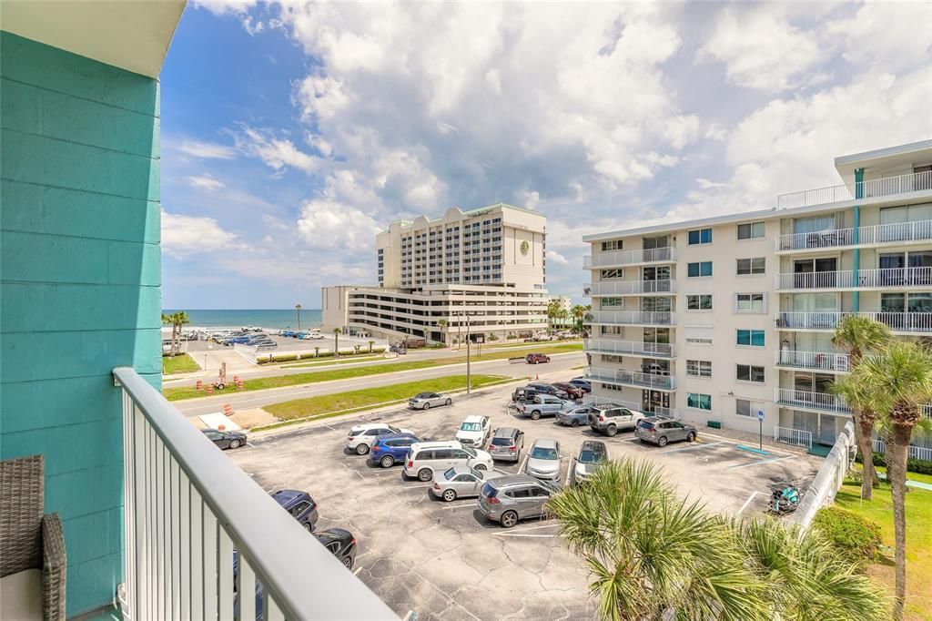 For Sale: $209,000 (2 beds, 2 baths, 929 Square Feet)