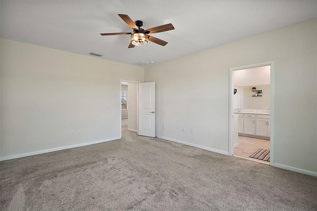 На продажу: $399,900 (4 спален, 2 ванн, 2341 Квадратных фут)