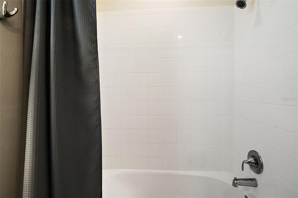 На продажу: $399,900 (4 спален, 2 ванн, 2341 Квадратных фут)