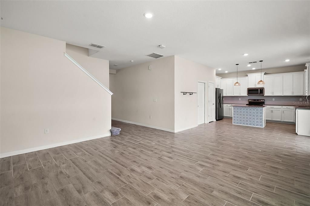 На продажу: $399,900 (4 спален, 2 ванн, 2341 Квадратных фут)