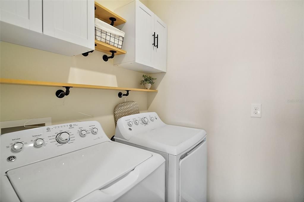 На продажу: $399,900 (4 спален, 2 ванн, 2341 Квадратных фут)