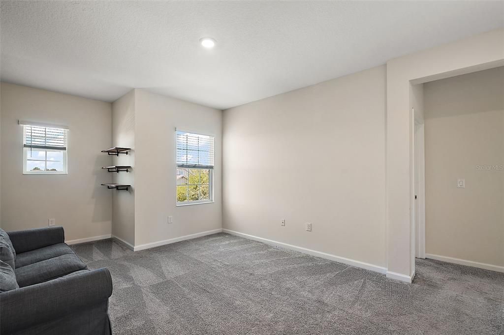 На продажу: $399,900 (4 спален, 2 ванн, 2341 Квадратных фут)