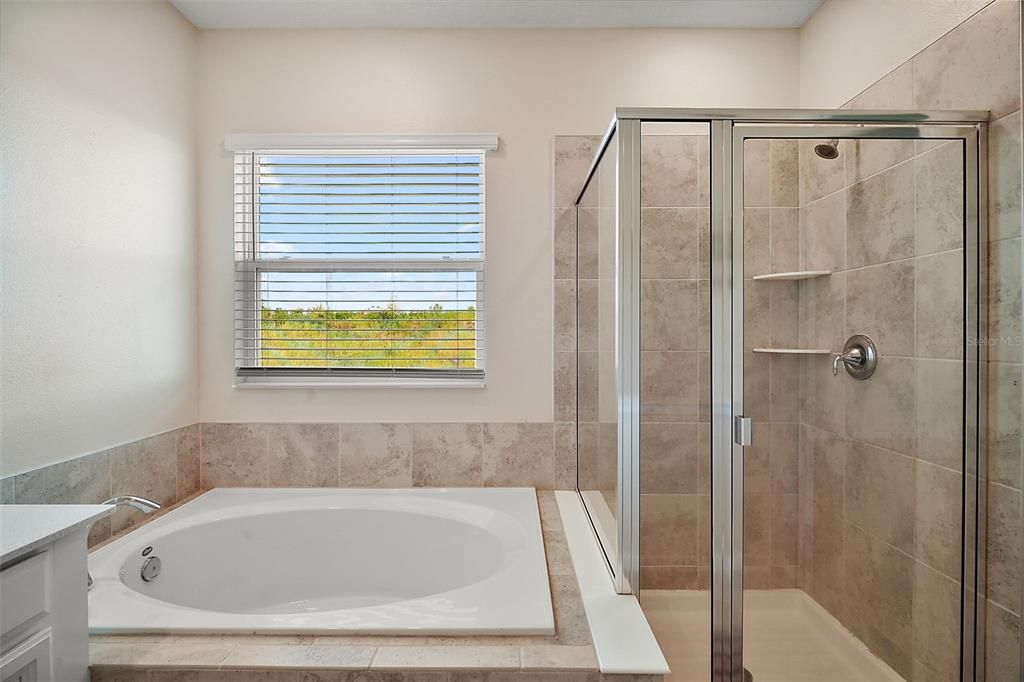 На продажу: $399,900 (4 спален, 2 ванн, 2341 Квадратных фут)