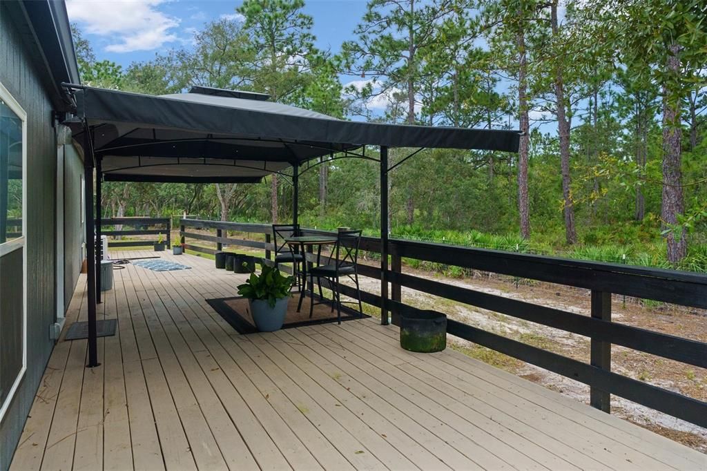 For Sale: $675,000 (2 beds, 1 baths, 976 Square Feet)