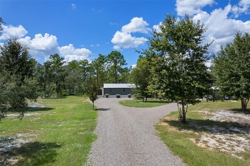 For Sale: $675,000 (2 beds, 1 baths, 976 Square Feet)