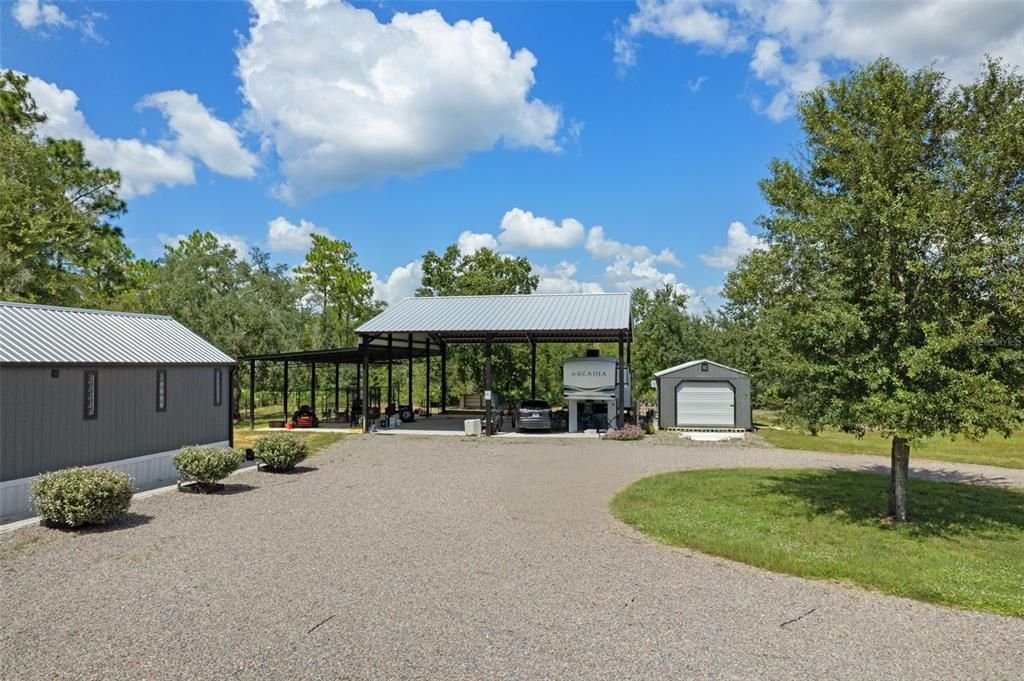 For Sale: $675,000 (2 beds, 1 baths, 976 Square Feet)