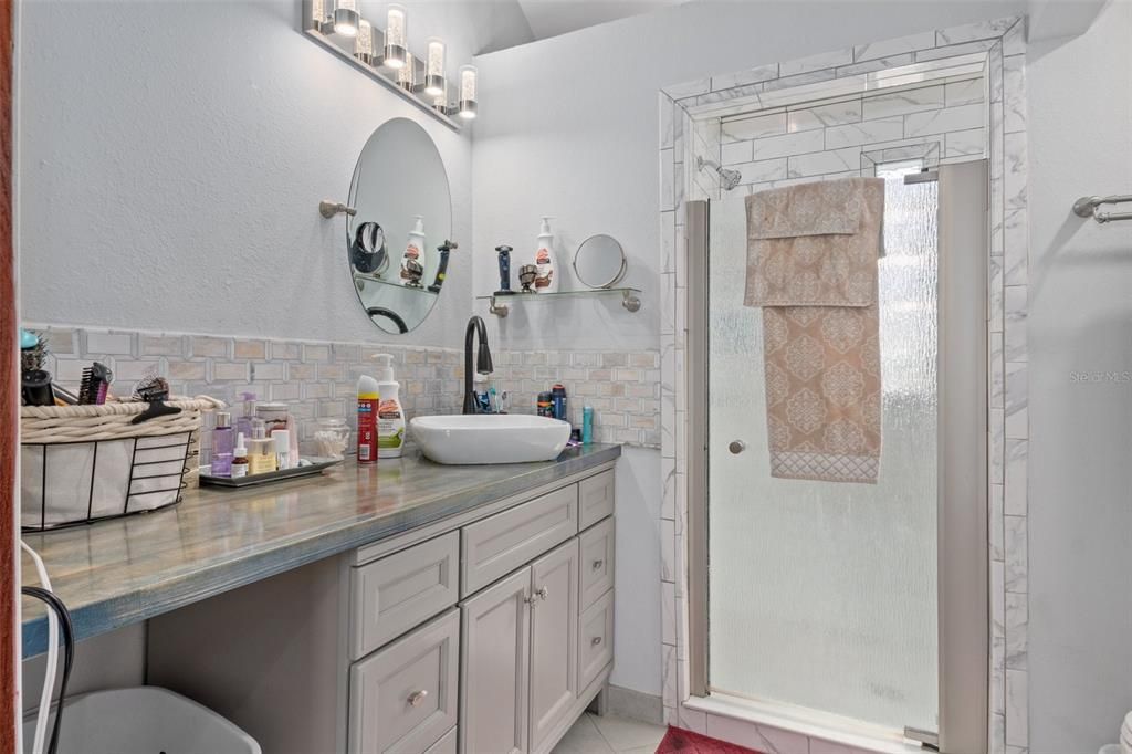 For Sale: $675,000 (2 beds, 1 baths, 976 Square Feet)