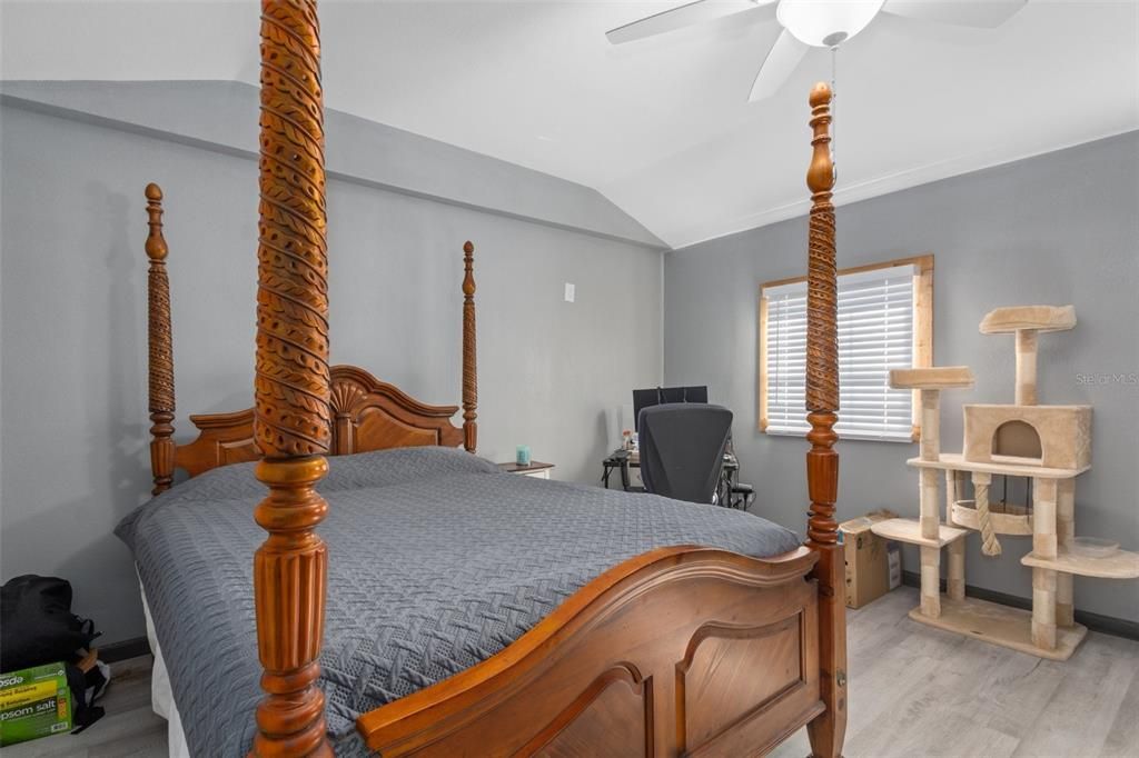 For Sale: $675,000 (2 beds, 1 baths, 976 Square Feet)