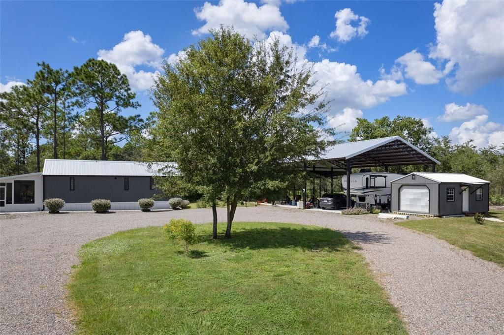 For Sale: $675,000 (2 beds, 1 baths, 976 Square Feet)