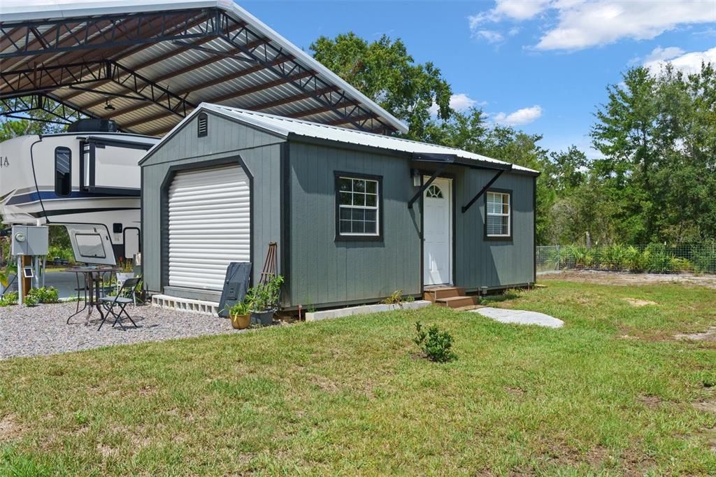 For Sale: $675,000 (2 beds, 1 baths, 976 Square Feet)