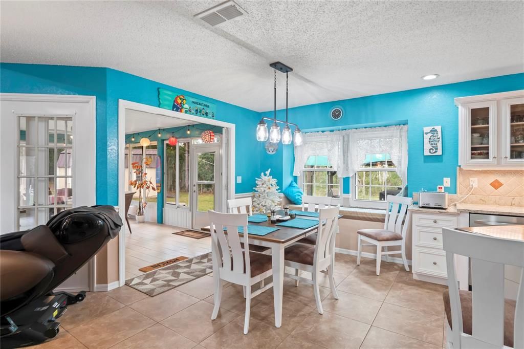 En Venta: $650,000 (3 camas, 3 baños, 2450 Pies cuadrados)