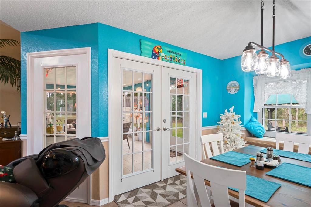 En Venta: $650,000 (3 camas, 3 baños, 2450 Pies cuadrados)