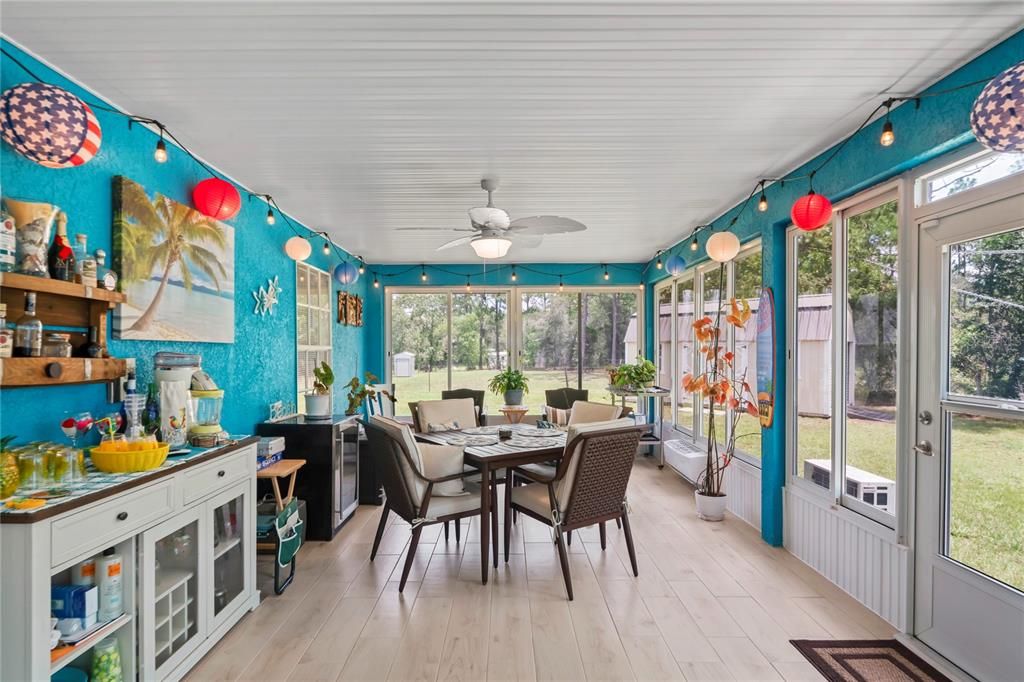 En Venta: $650,000 (3 camas, 3 baños, 2450 Pies cuadrados)