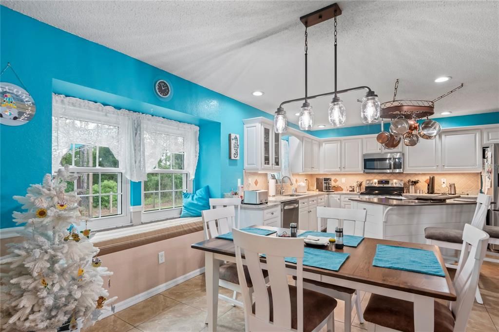 En Venta: $650,000 (3 camas, 3 baños, 2450 Pies cuadrados)