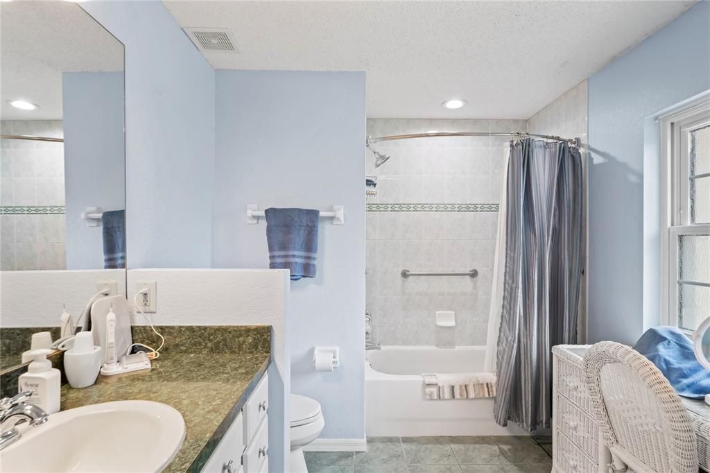 En Venta: $650,000 (3 camas, 3 baños, 2450 Pies cuadrados)