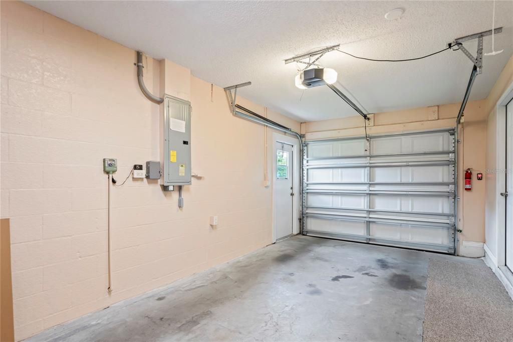 En Venta: $650,000 (3 camas, 3 baños, 2450 Pies cuadrados)