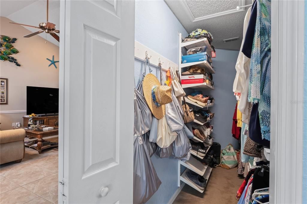 En Venta: $650,000 (3 camas, 3 baños, 2450 Pies cuadrados)