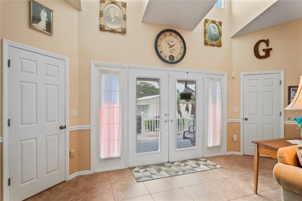 En Venta: $650,000 (3 camas, 3 baños, 2450 Pies cuadrados)