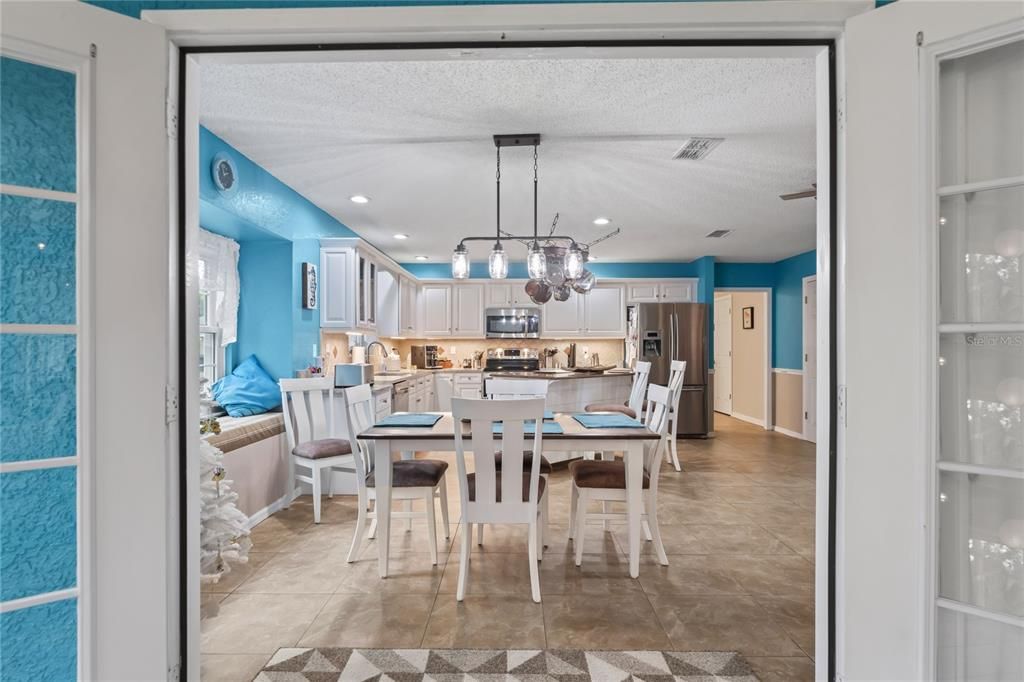 En Venta: $650,000 (3 camas, 3 baños, 2450 Pies cuadrados)