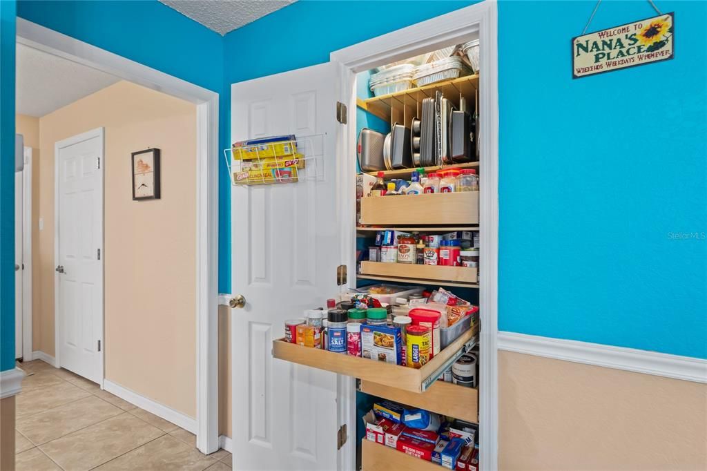 En Venta: $650,000 (3 camas, 3 baños, 2450 Pies cuadrados)