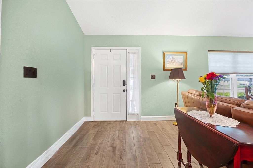 For Sale: $549,000 (3 beds, 2 baths, 1707 Square Feet)