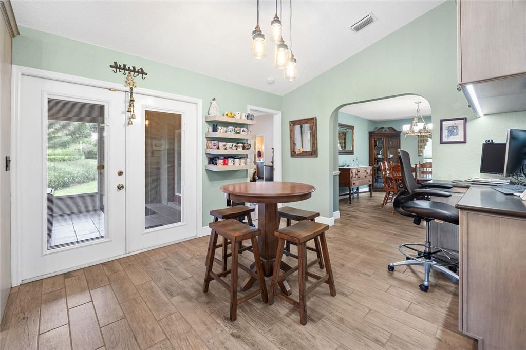 For Sale: $549,000 (3 beds, 2 baths, 1707 Square Feet)