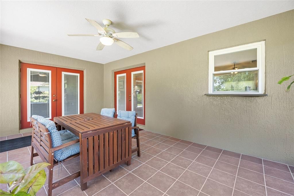 For Sale: $549,000 (3 beds, 2 baths, 1707 Square Feet)